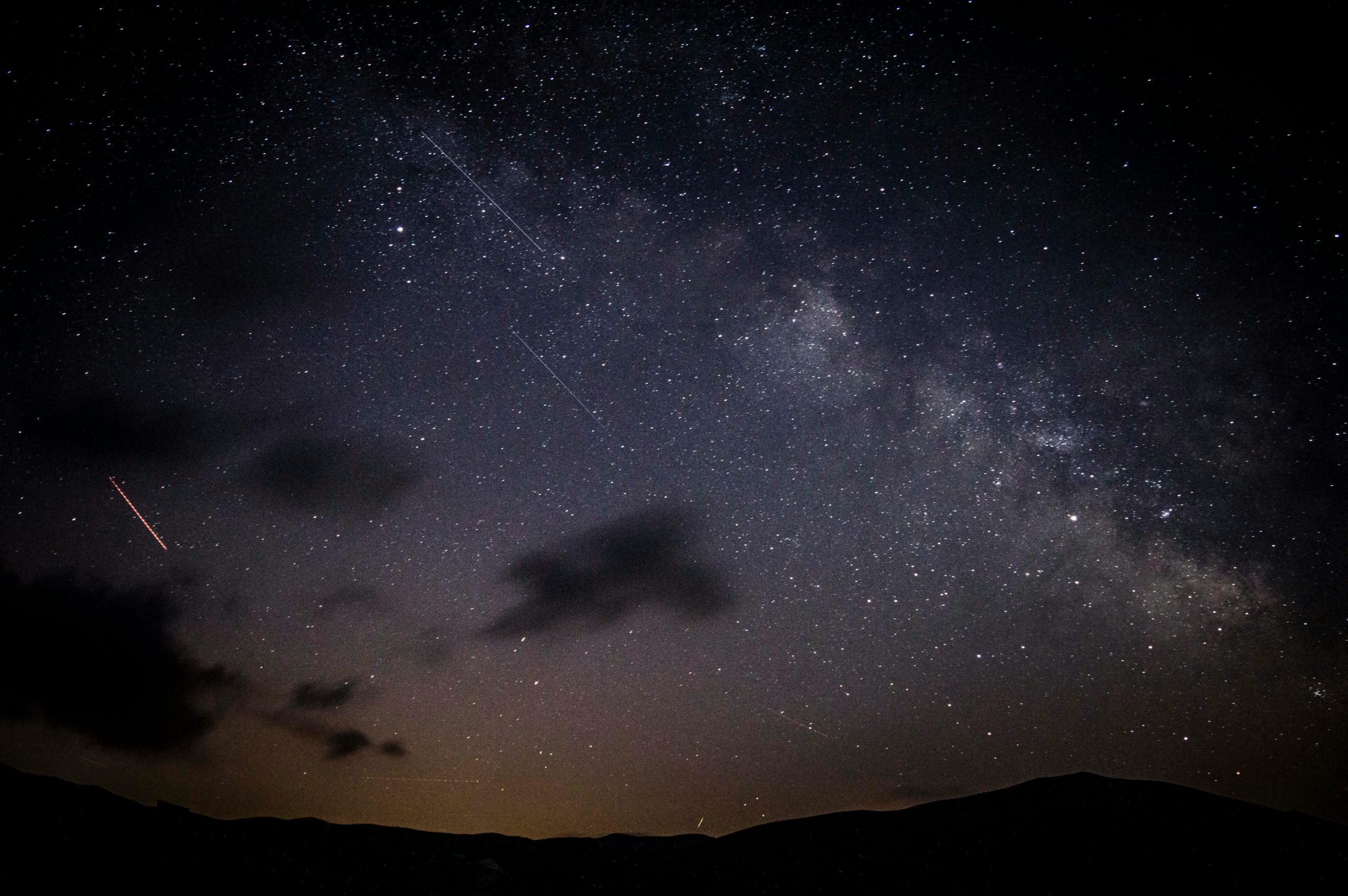 Meteor shower by Photo by Vittorio Staffolani via pexels (royalty free)